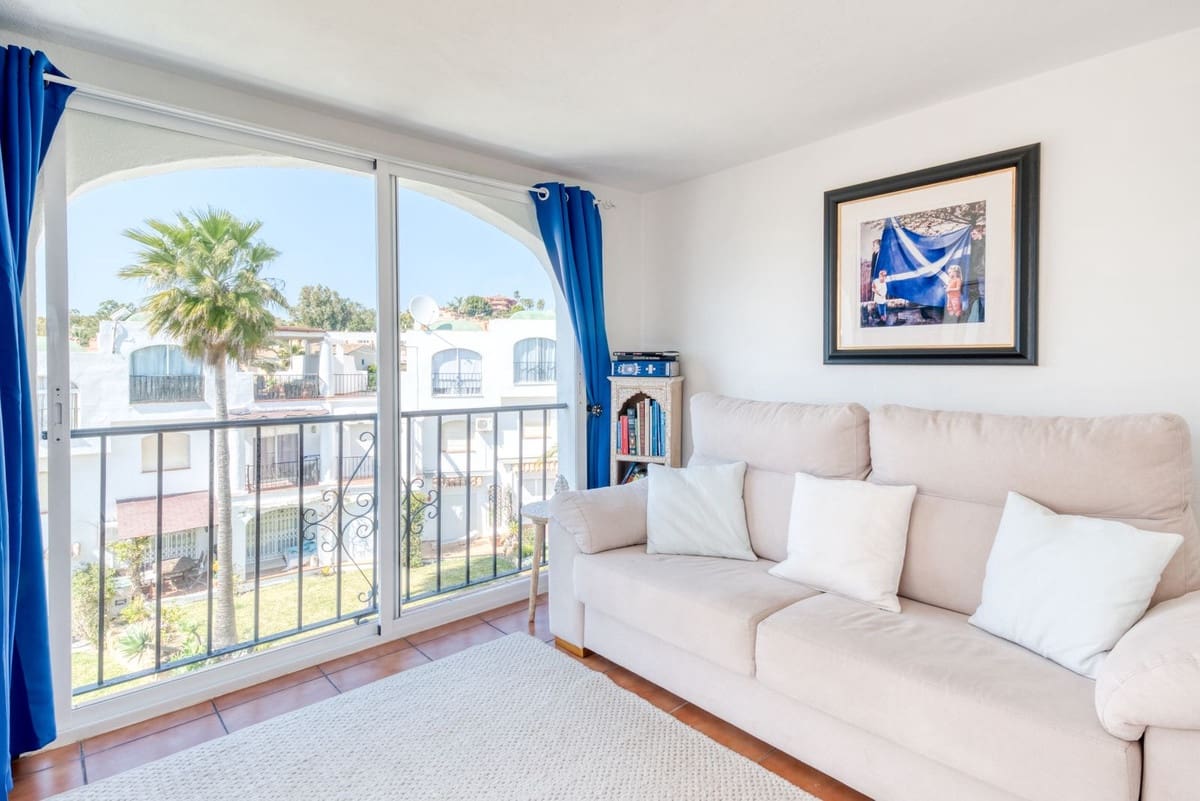2 soveværelse Byhus til salg i La Duquesa / Puerto de la Duquesa med swimmingpool garage - € 359.000 (Ref: 9734067)