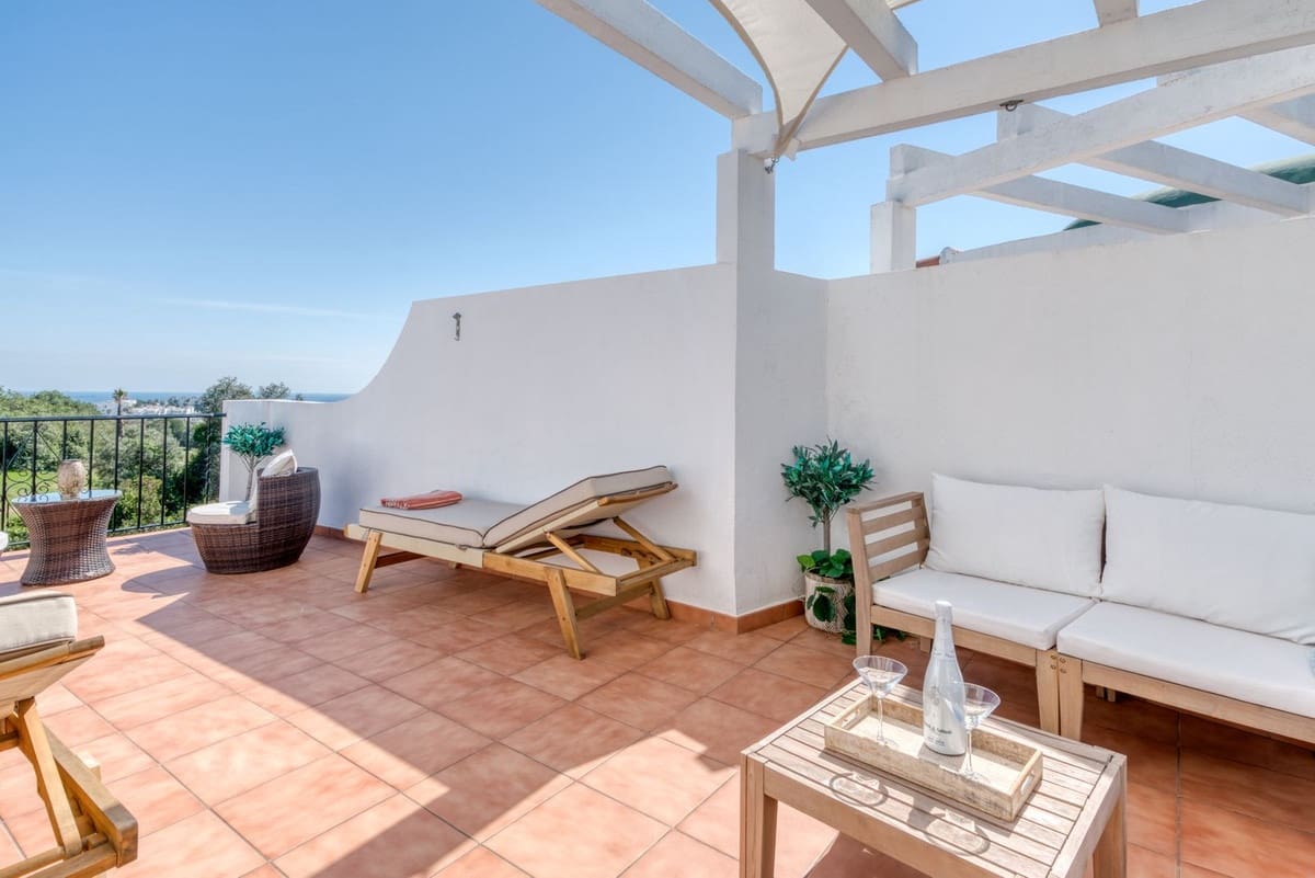 2 soveværelse Byhus til salg i La Duquesa / Puerto de la Duquesa med swimmingpool garage - € 359.000 (Ref: 9734067)