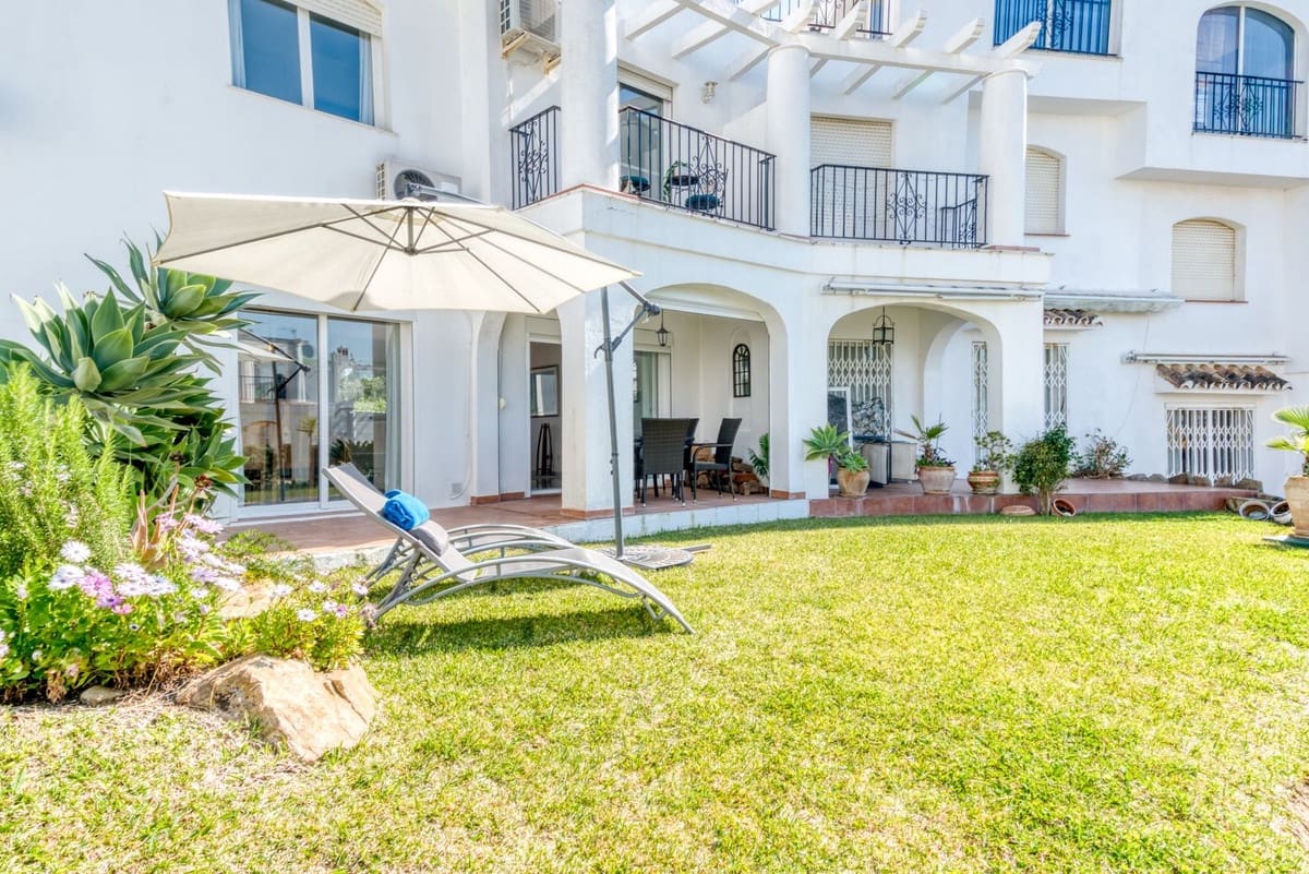 2 soveværelse Byhus til salg i La Duquesa / Puerto de la Duquesa med swimmingpool garage - € 359.000 (Ref: 9734067)
