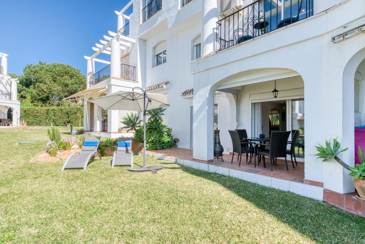 2 soveværelse Byhus til salg i La Duquesa / Puerto de la Duquesa med swimmingpool garage - € 359.000 (Ref: 9734067)
