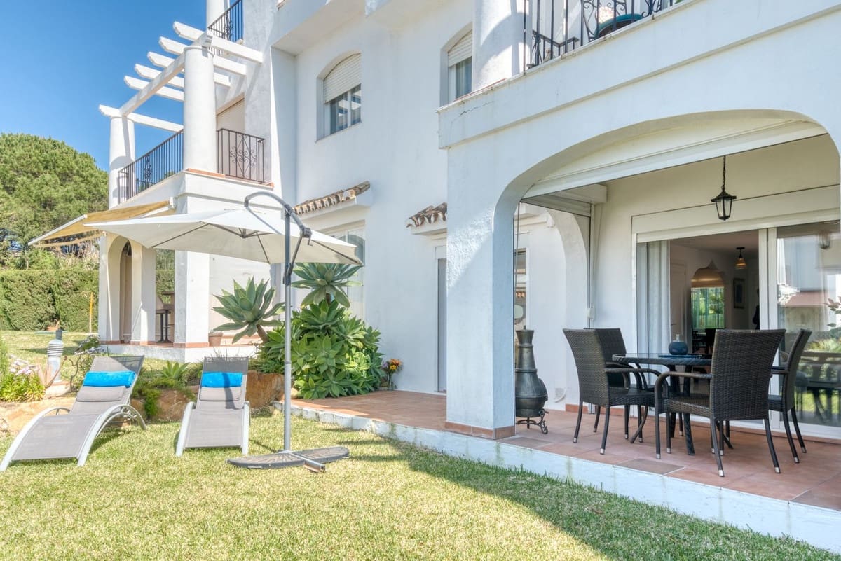2 soveværelse Byhus til salg i La Duquesa / Puerto de la Duquesa med swimmingpool garage - € 359.000 (Ref: 9734067)