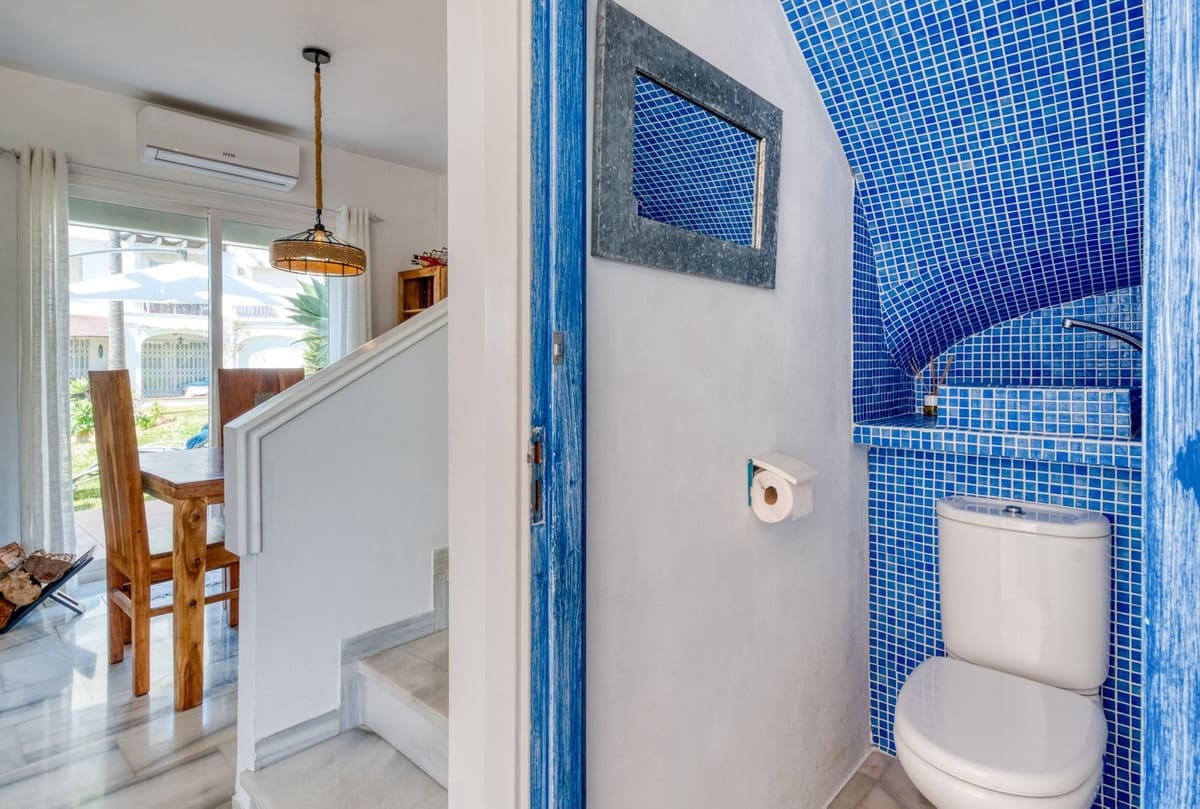 2 soveværelse Byhus til salg i La Duquesa / Puerto de la Duquesa med swimmingpool garage - € 359.000 (Ref: 9734067)