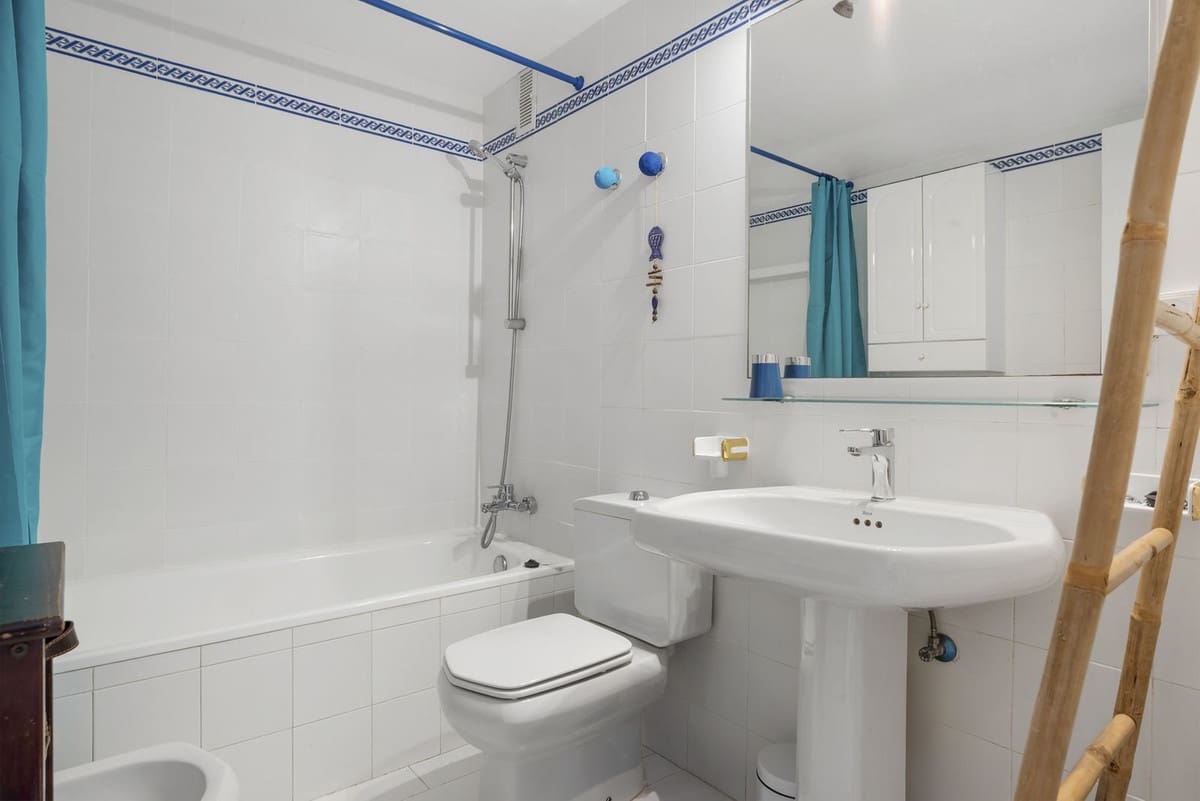 3 sovrum Hus till salu i Estepona med pool garage - 619 000 € (Ref: 9736186)