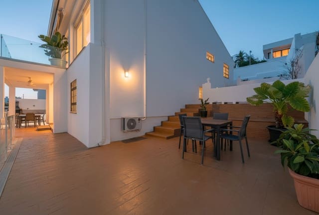 5 soverom Villa til salgs i Buenas Noches, Estepona med svømmebasseng garasje - € 795 000 (Ref: 9747224)