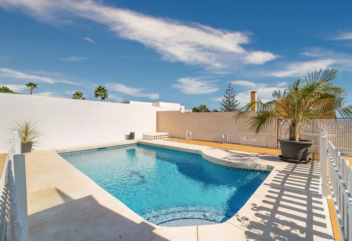 5 bedroom Villa for sale in Buenas Noches with pool garage - € 795,000 (Ref: 9747224)
