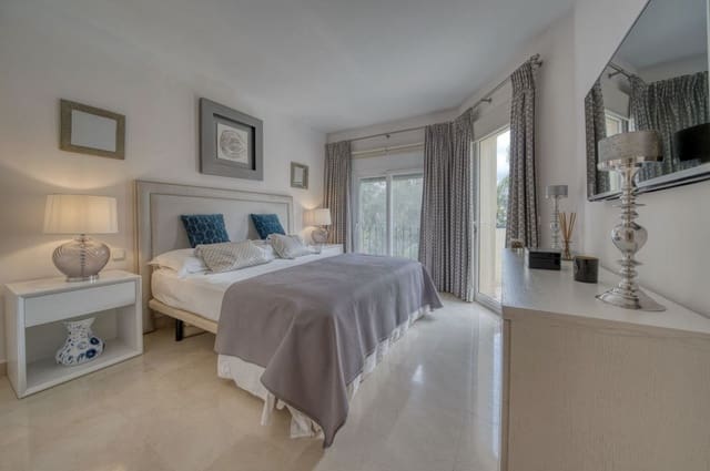 3 makuuhuone Omakotitalo vuokrattavana paikassa La Quinta, Benahavís mukana uima-altaan 
autotalli - 4 150 € (Ref: 9747283)