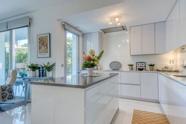 3 Zimmer Apartment zu verkaufen in Cancelada, Estepona mit Pool Garage - 569.000 € (Ref: 9747335)