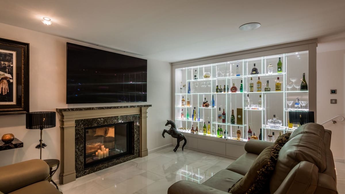 6 soverom Villa til salgs i Nueva Andalucia med svømmebasseng garasje - € 8 950 000 (Ref: 9748422)