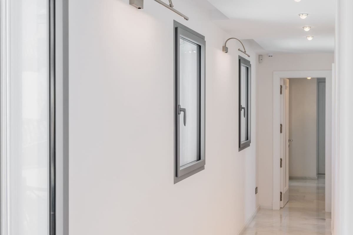 6 soverom Villa til salgs i Nueva Andalucia med svømmebasseng garasje - € 8 950 000 (Ref: 9748422)