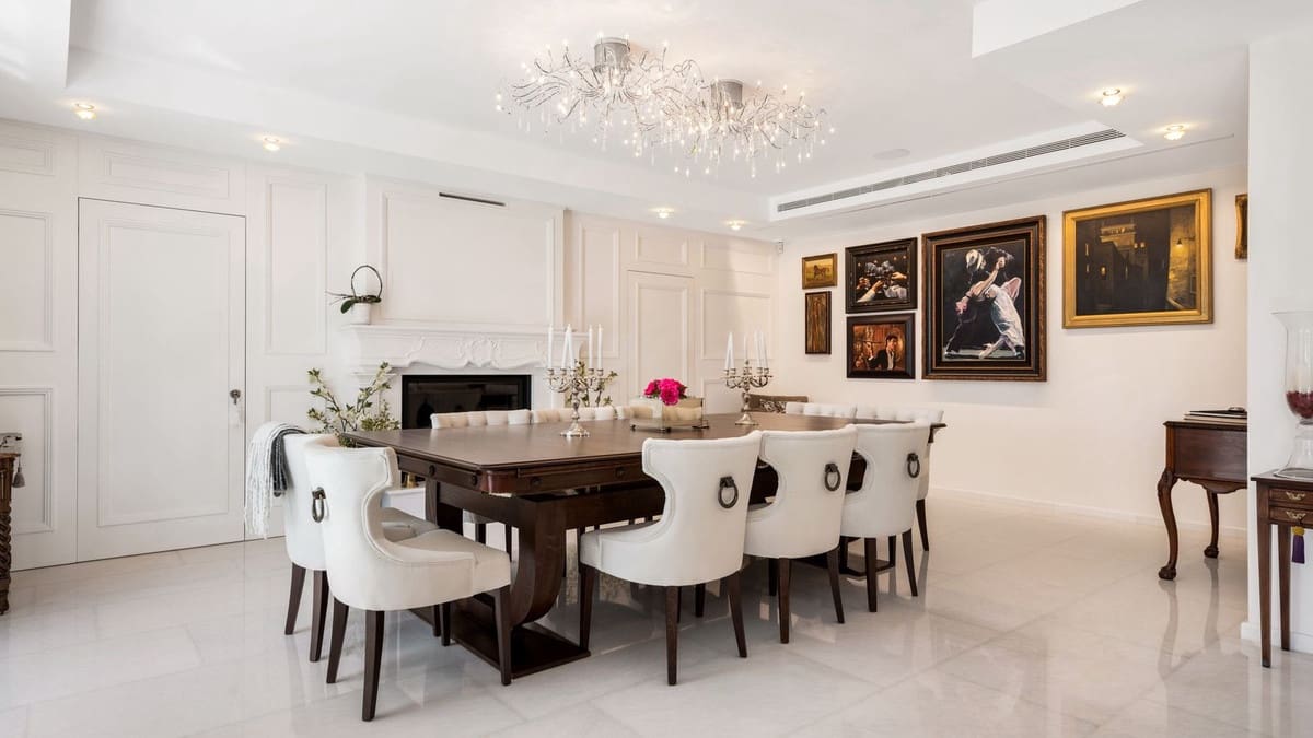 6 soverom Villa til salgs i Nueva Andalucia med svømmebasseng garasje - € 8 950 000 (Ref: 9748422)