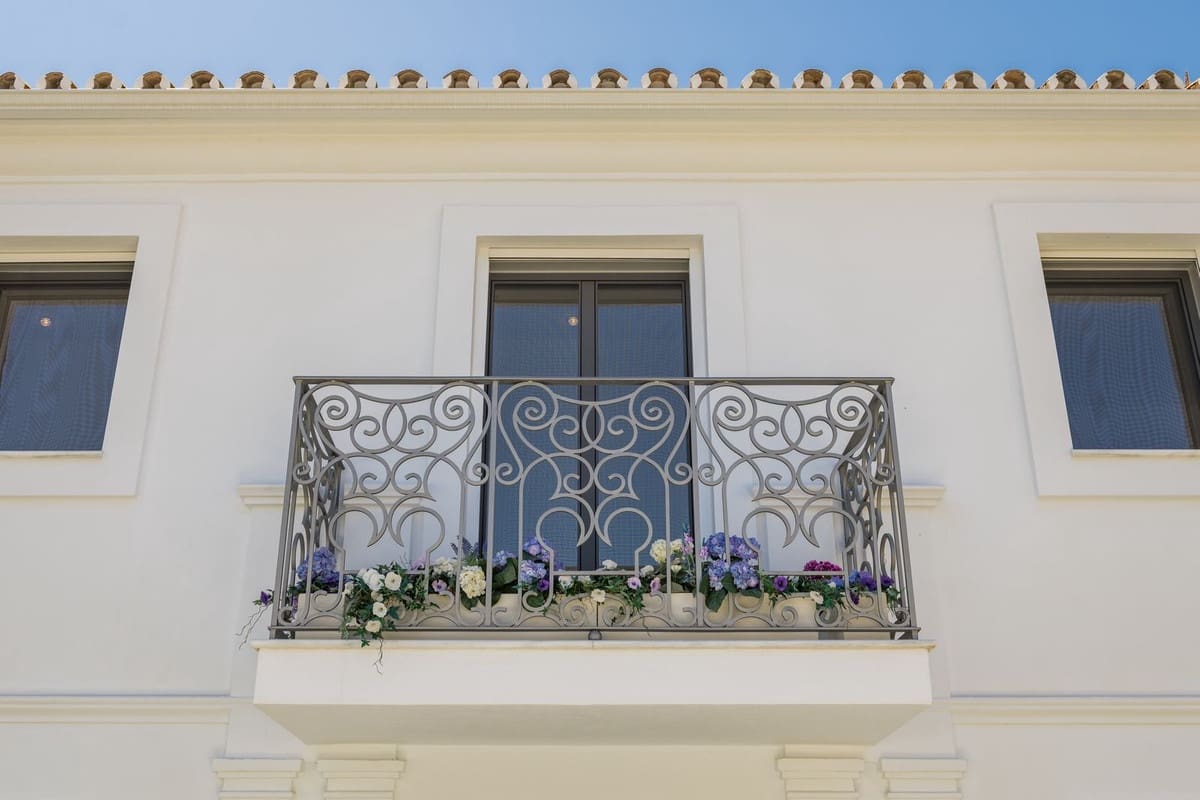 6 soverom Villa til salgs i Nueva Andalucia med svømmebasseng garasje - € 8 950 000 (Ref: 9748422)