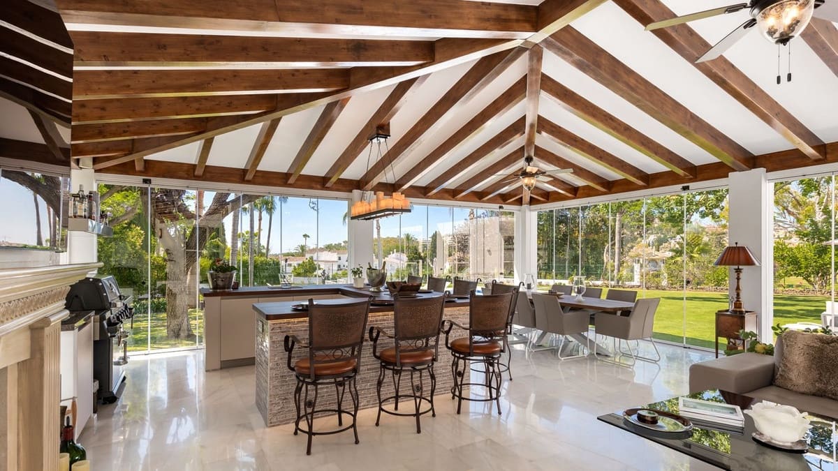 6 soverom Villa til salgs i Nueva Andalucia med svømmebasseng garasje - € 8 950 000 (Ref: 9748422)