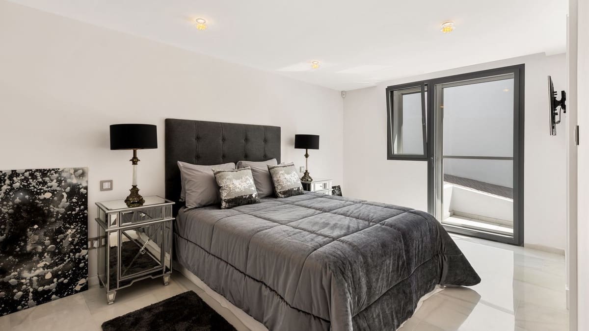 6 soverom Villa til salgs i Nueva Andalucia med svømmebasseng garasje - € 8 950 000 (Ref: 9748422)