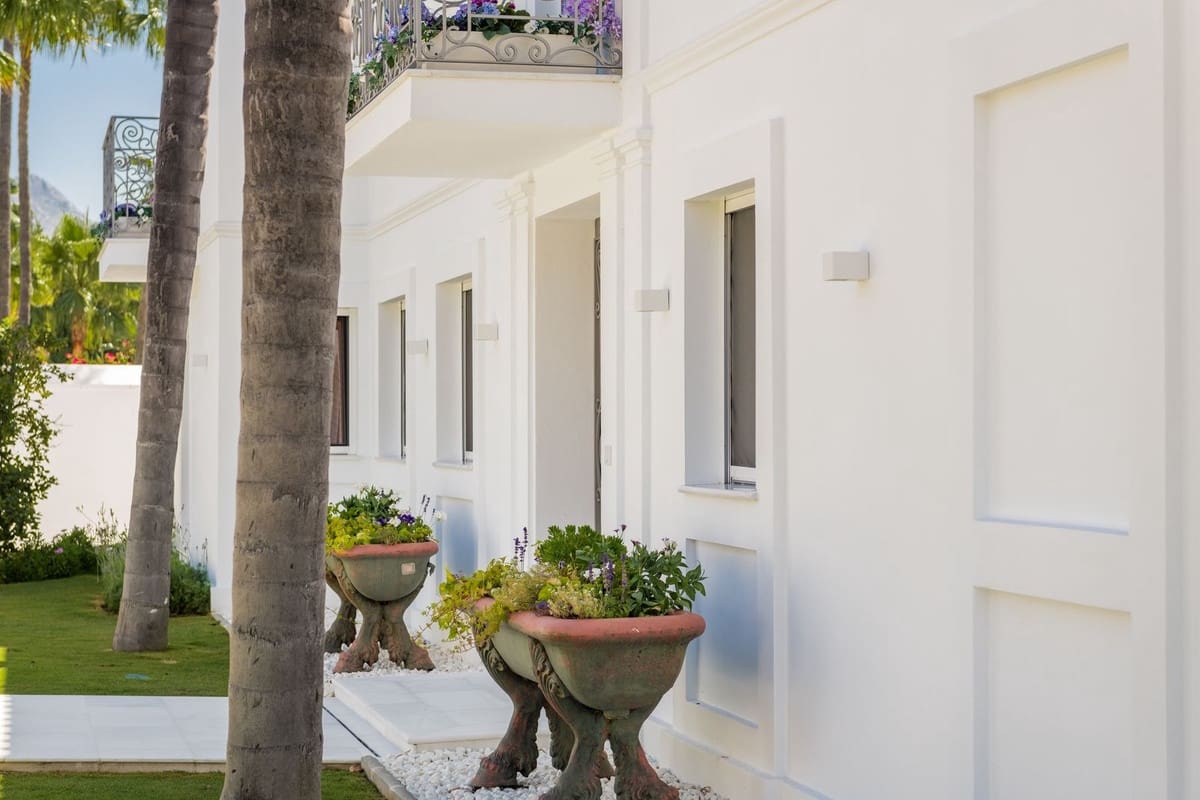 6 bedroom Villa for sale in Nueva Andalucia with pool garage - € 8,950,000 (Ref: 9748422)