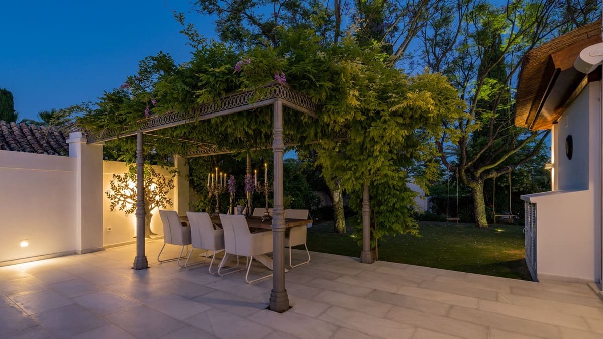 6 bedroom Villa for sale in Nueva Andalucia with pool garage - € 8,950,000 (Ref: 9748422)