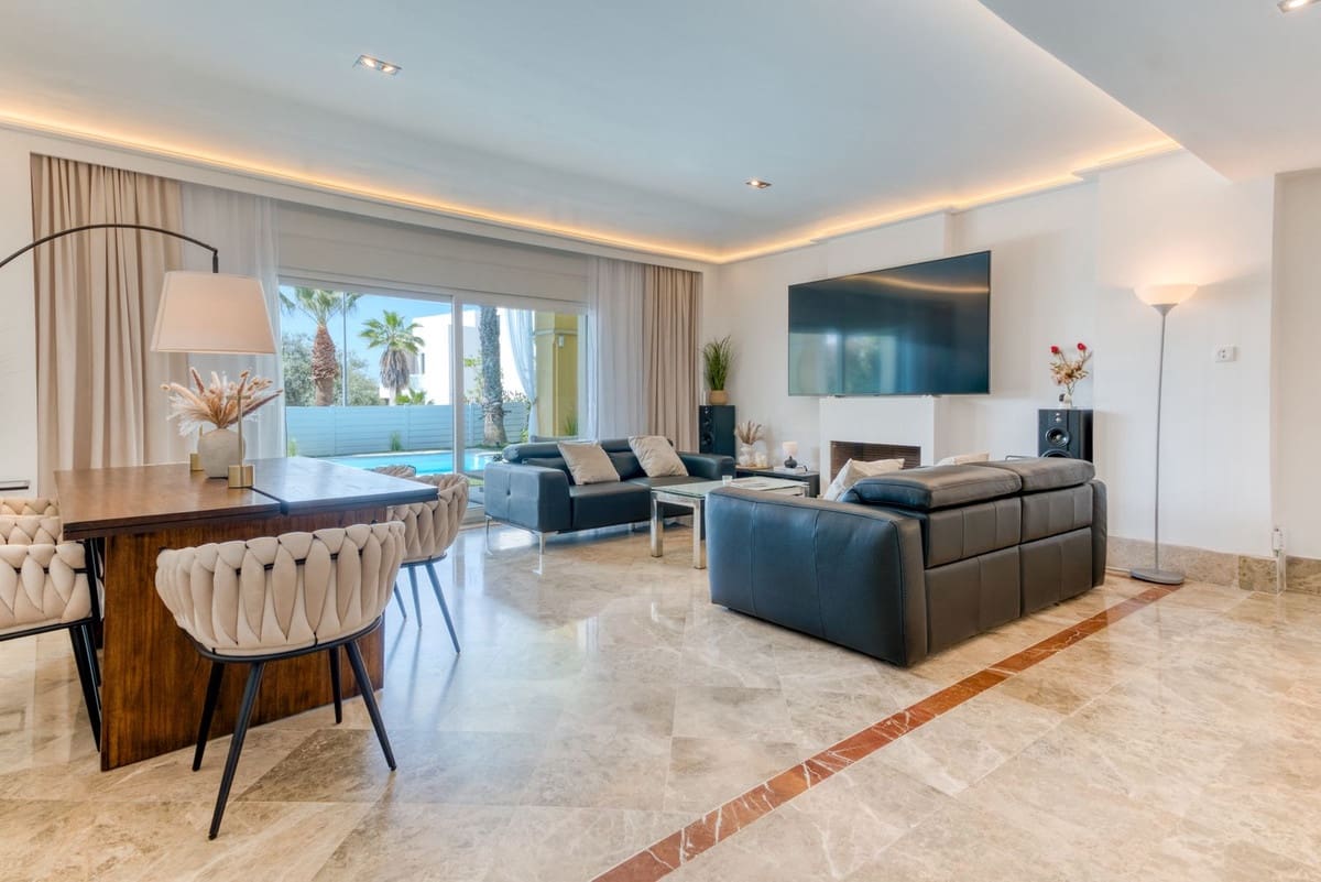 4 soveværelse Semi-Rækkehus til salg i Marbella med swimmingpool garage - € 1.485.000 (Ref: 9752555)