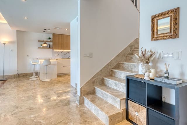 4 quarto Moradia Geminada para venda em Marbella com piscina garagem - 1 485 000 € (Ref: 9752555)