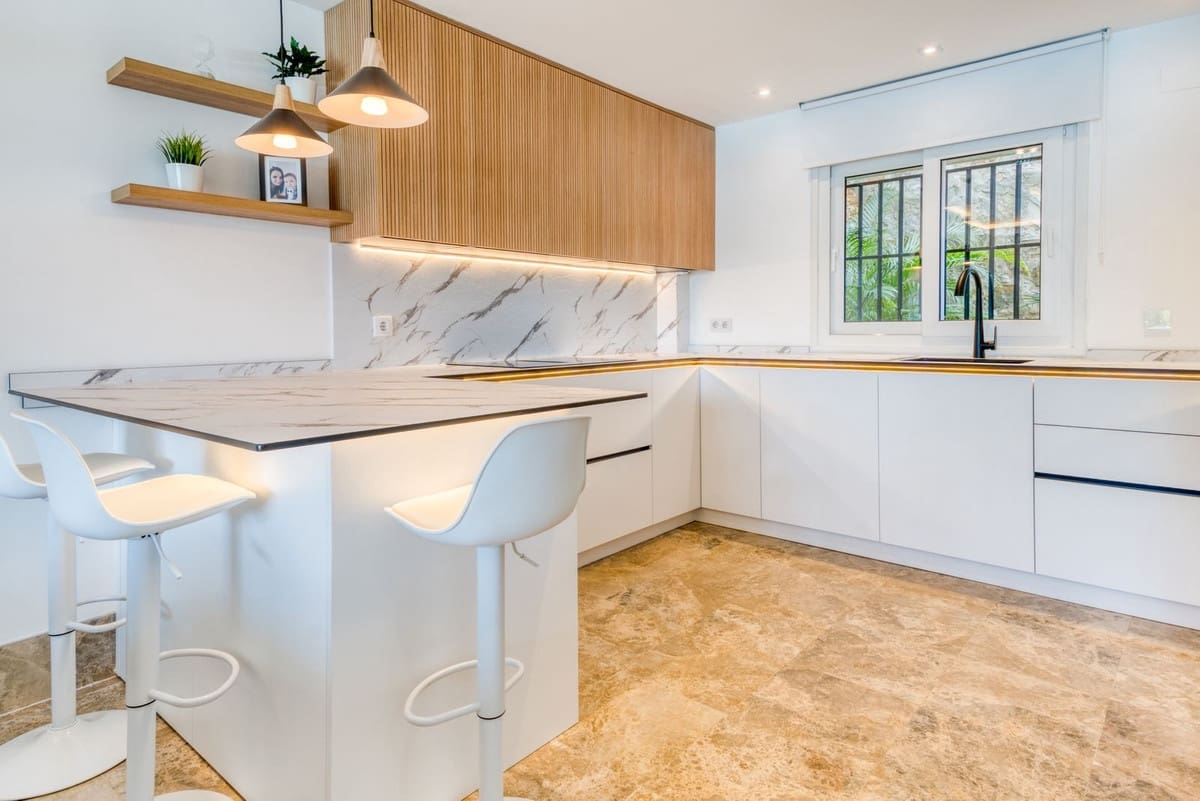 4 soveværelse Semi-Rækkehus til salg i Marbella med swimmingpool garage - € 1.485.000 (Ref: 9752555)