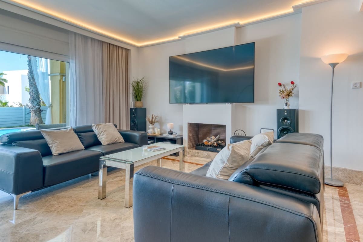 4 soveværelse Semi-Rækkehus til salg i Marbella med swimmingpool garage - € 1.485.000 (Ref: 9752555)