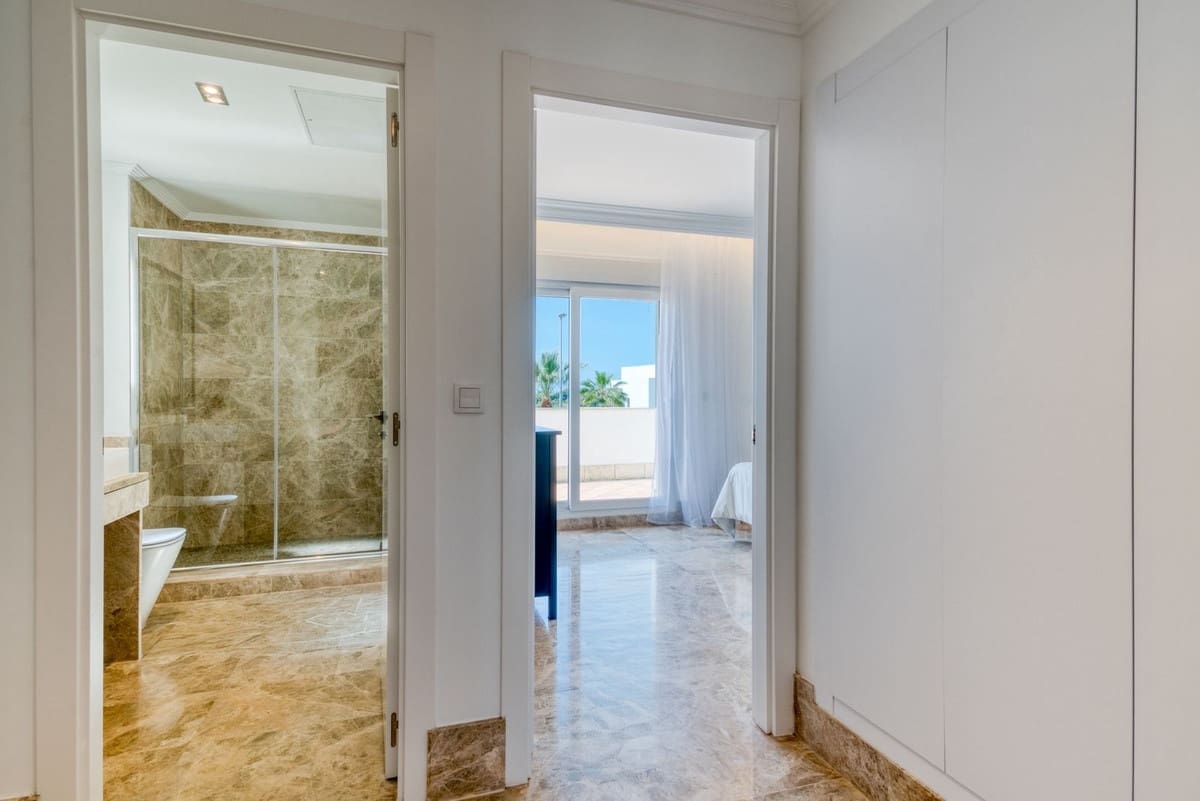 4 soveværelse Semi-Rækkehus til salg i Marbella med swimmingpool garage - € 1.485.000 (Ref: 9752555)