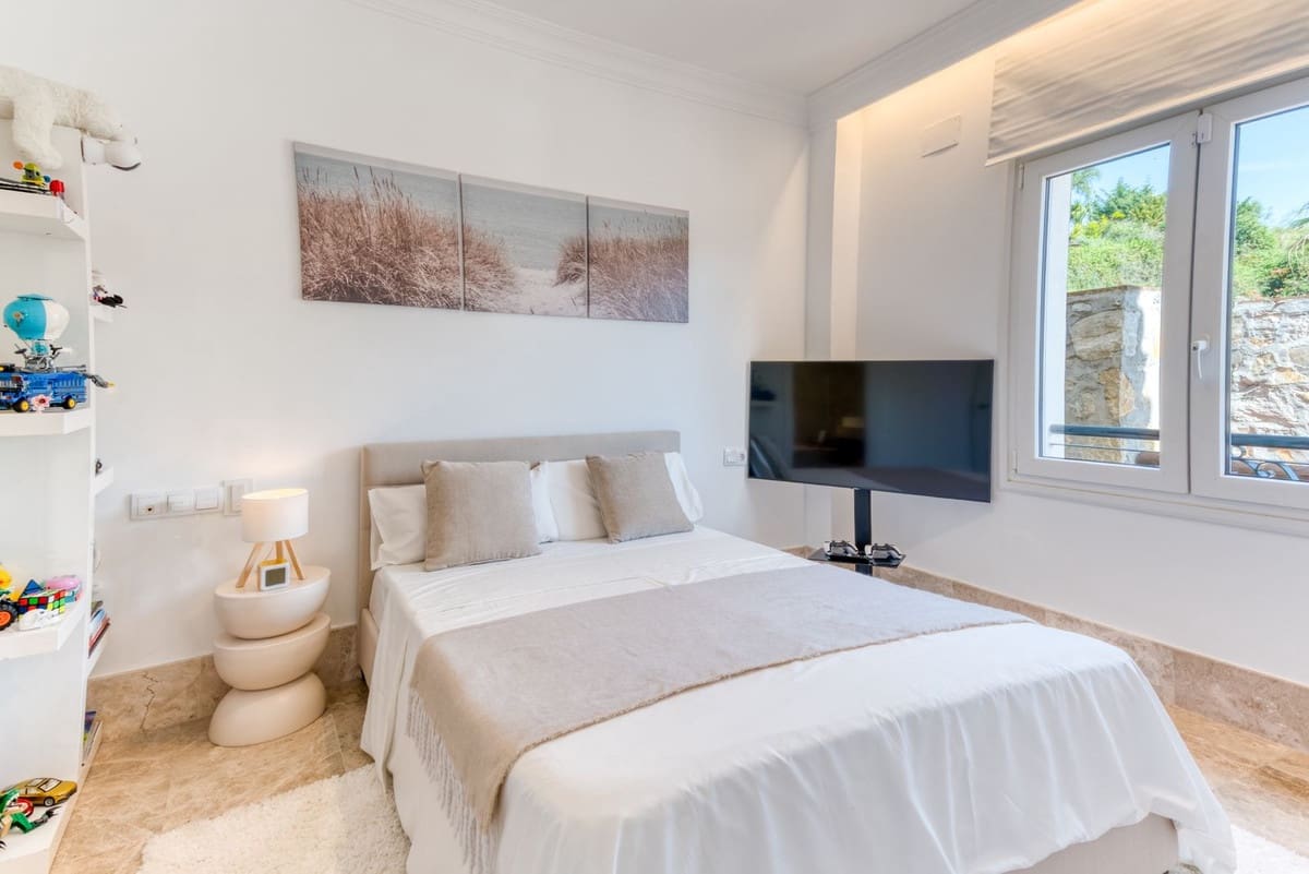 4 soveværelse Semi-Rækkehus til salg i Marbella med swimmingpool garage - € 1.485.000 (Ref: 9752555)