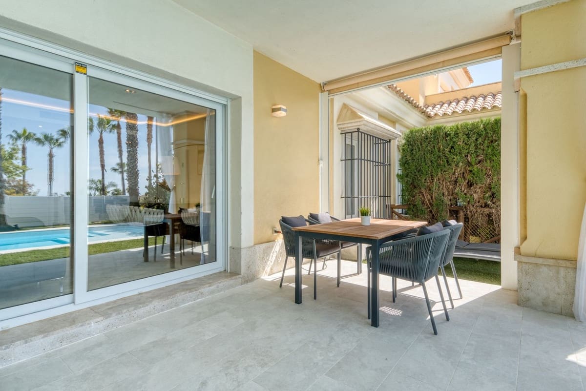 4 soveværelse Semi-Rækkehus til salg i Marbella med swimmingpool garage - € 1.485.000 (Ref: 9752555)