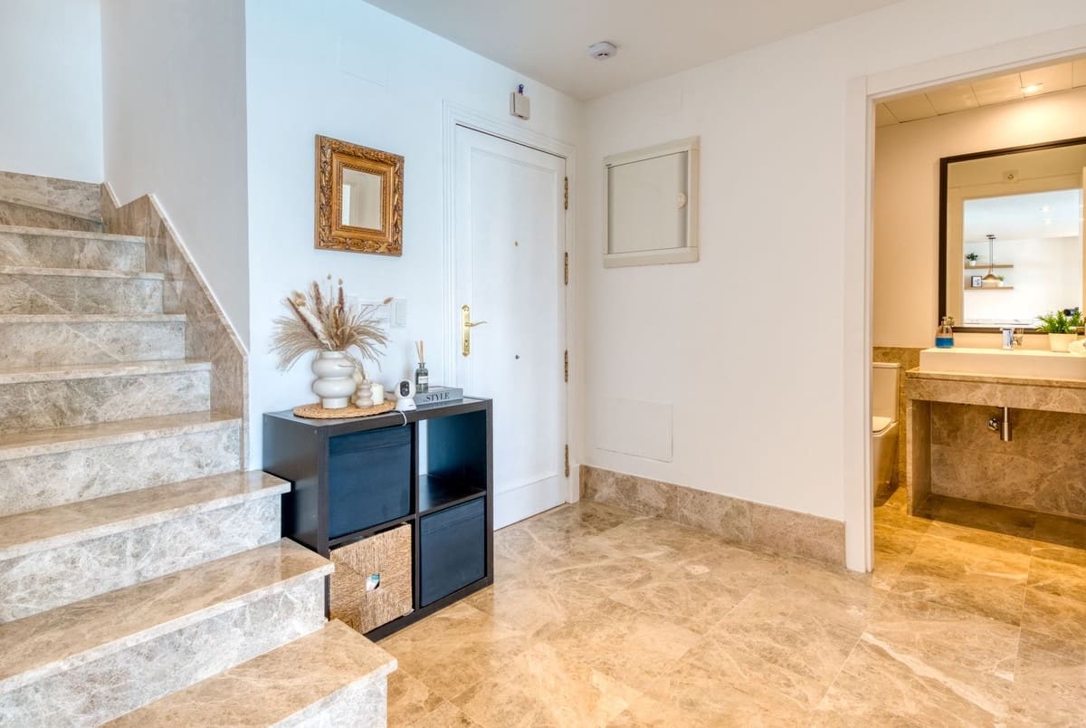 4 soveværelse Semi-Rækkehus til salg i Marbella med swimmingpool garage - € 1.485.000 (Ref: 9752555)