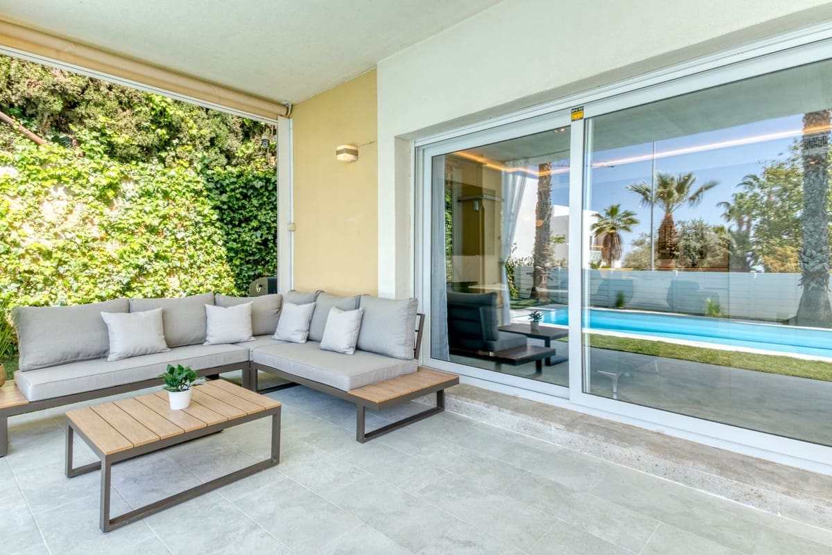 4 soveværelse Semi-Rækkehus til salg i Marbella med swimmingpool garage - € 1.485.000 (Ref: 9752555)