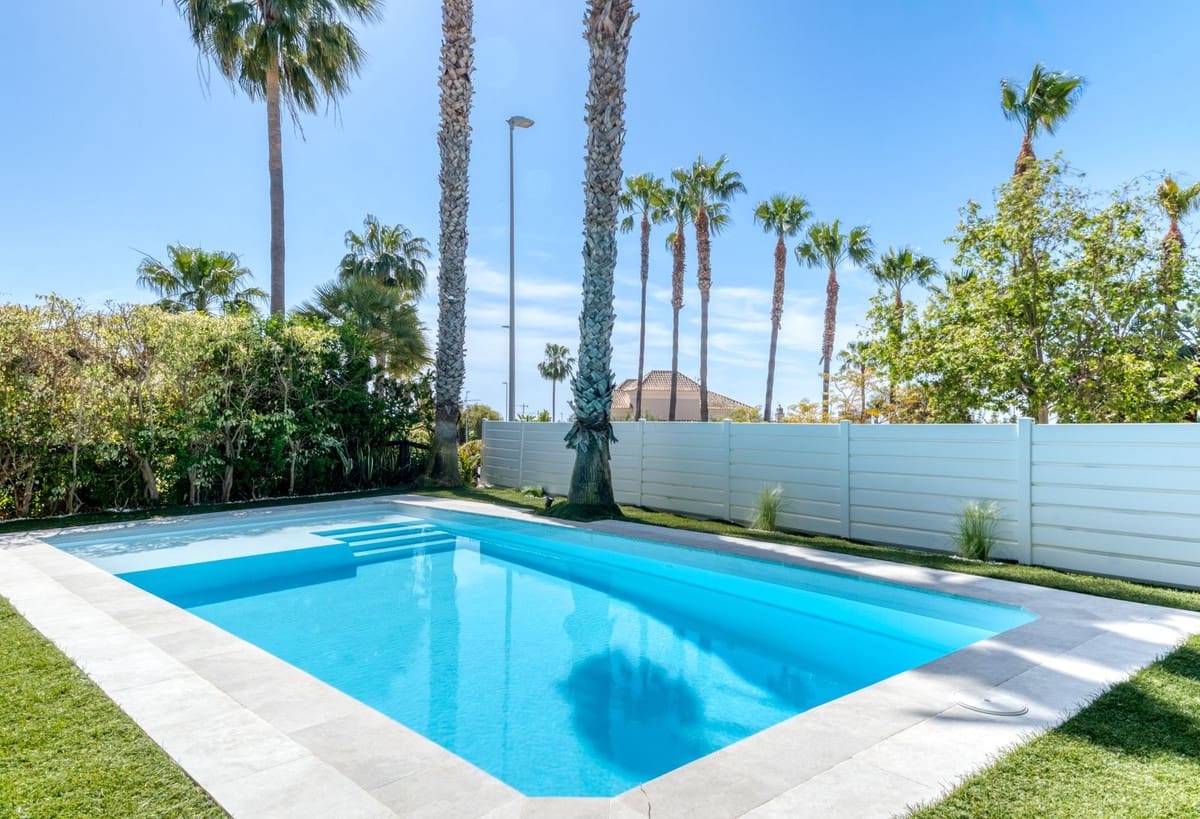 4 soveværelse Semi-Rækkehus til salg i Marbella med swimmingpool garage - € 1.485.000 (Ref: 9752555)