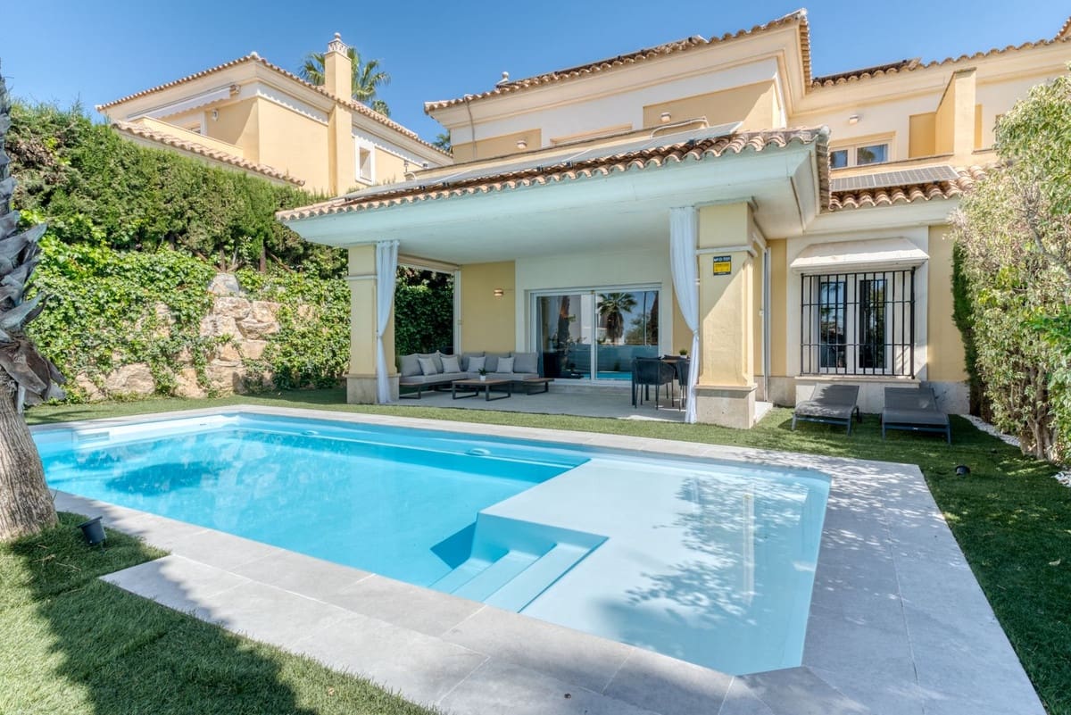 4 quarto Moradia Geminada para venda em Marbella com piscina garagem - 1 485 000 € (Ref: 9752555)