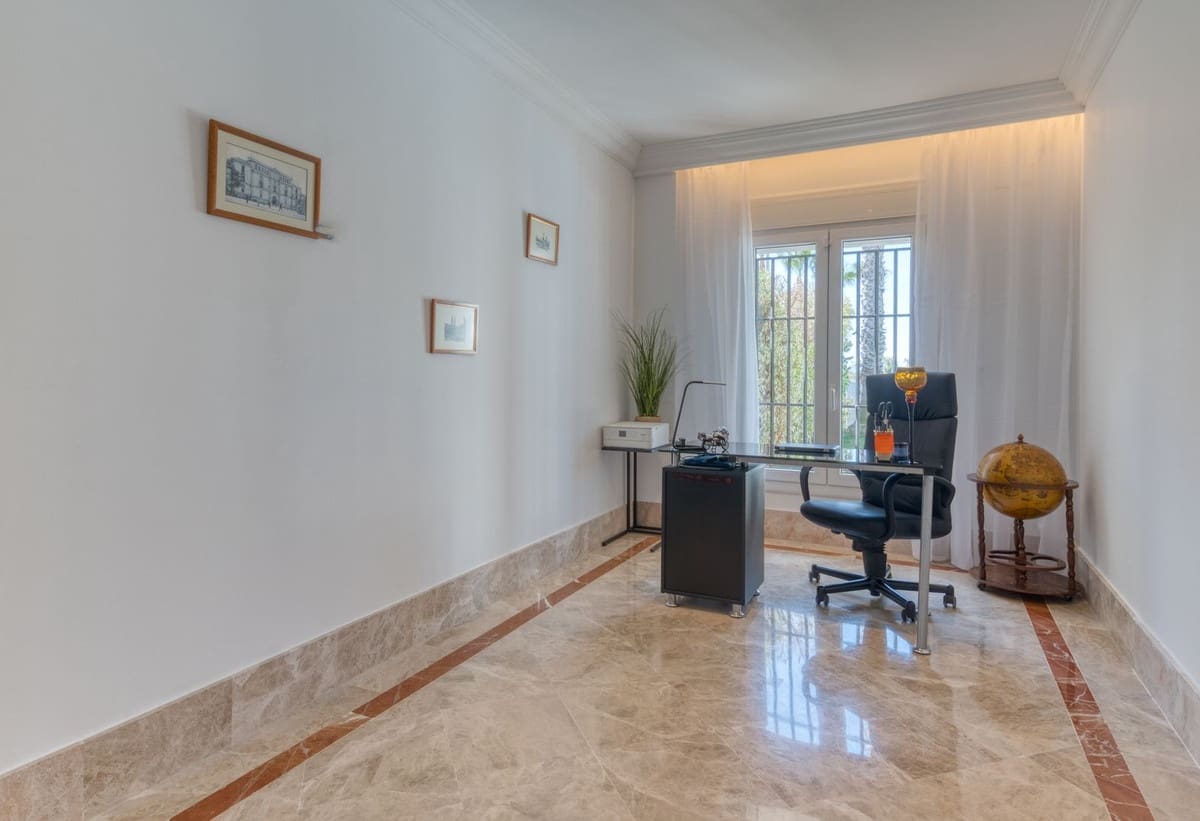 4 quarto Moradia Geminada para venda em Marbella com piscina garagem - 1 485 000 € (Ref: 9752555)