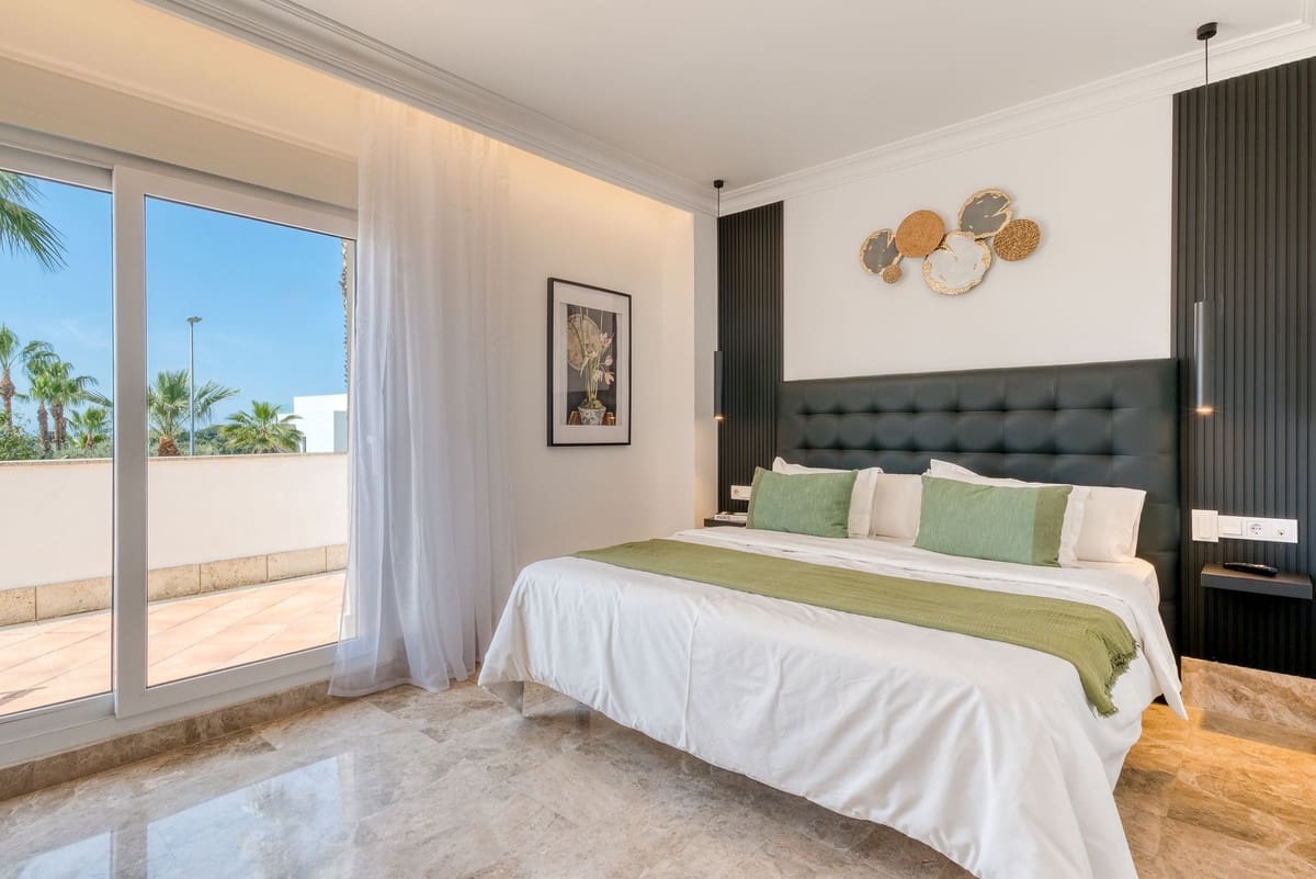 4 quarto Moradia Geminada para venda em Marbella com piscina garagem - 1 485 000 € (Ref: 9752555)