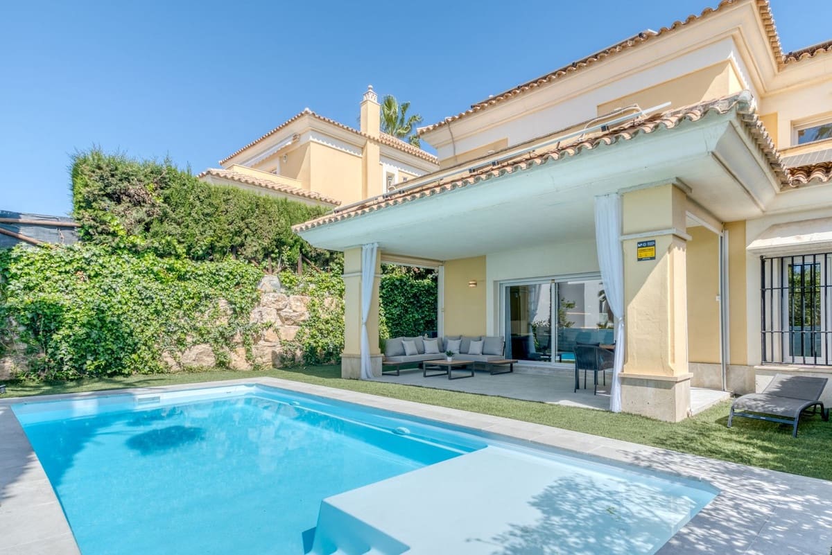 4 quarto Moradia Geminada para venda em Marbella com piscina garagem - 1 485 000 € (Ref: 9752555)