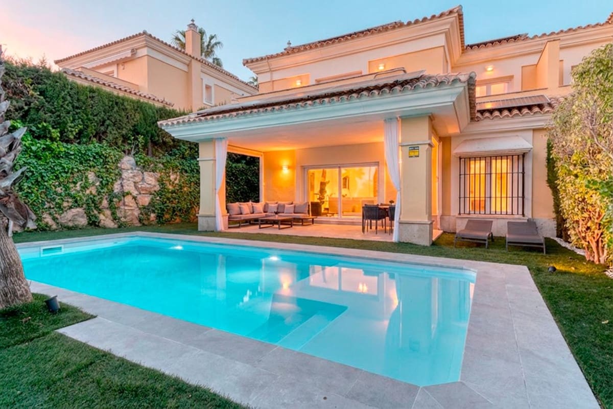 4 quarto Moradia Geminada para venda em Marbella com piscina garagem - 1 485 000 € (Ref: 9752555)