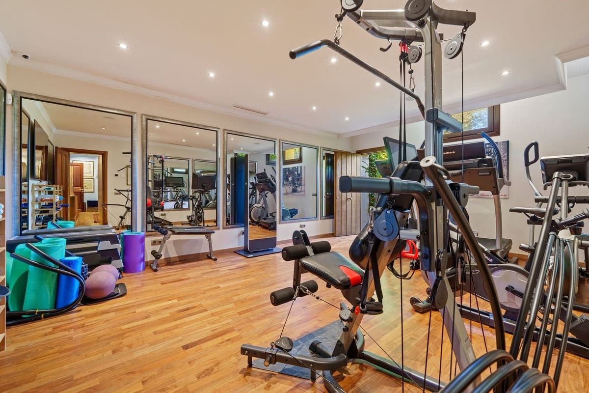 6 bedroom Villa for sale in Golden Mile with pool garage - € 8,950,000 (Ref: 9753641)