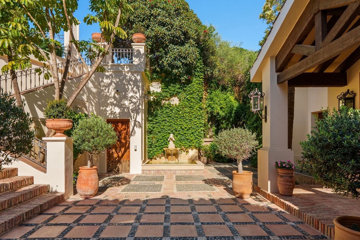 6 bedroom Villa for sale in Golden Mile with pool garage - € 8,950,000 (Ref: 9753641)