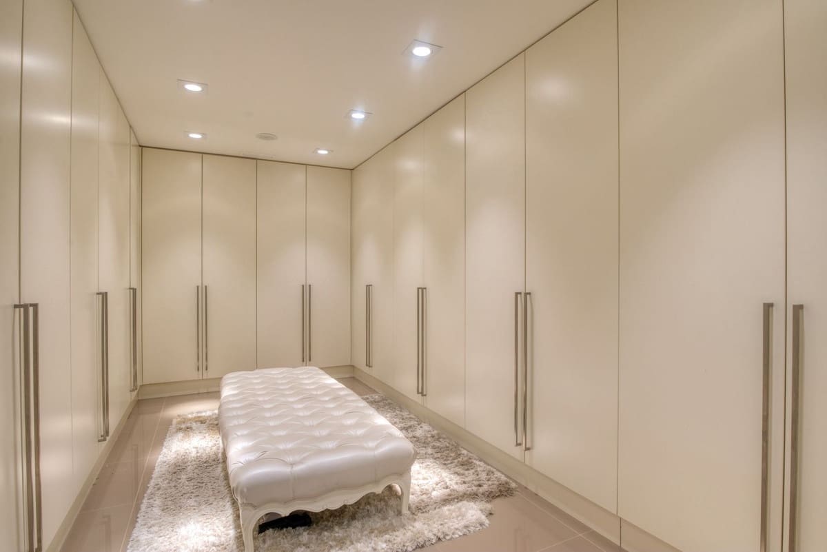 8 soverom Villa til salgs i Bahia de Marbella med svømmebasseng garasje - € 8 995 000 (Ref: 9756346)