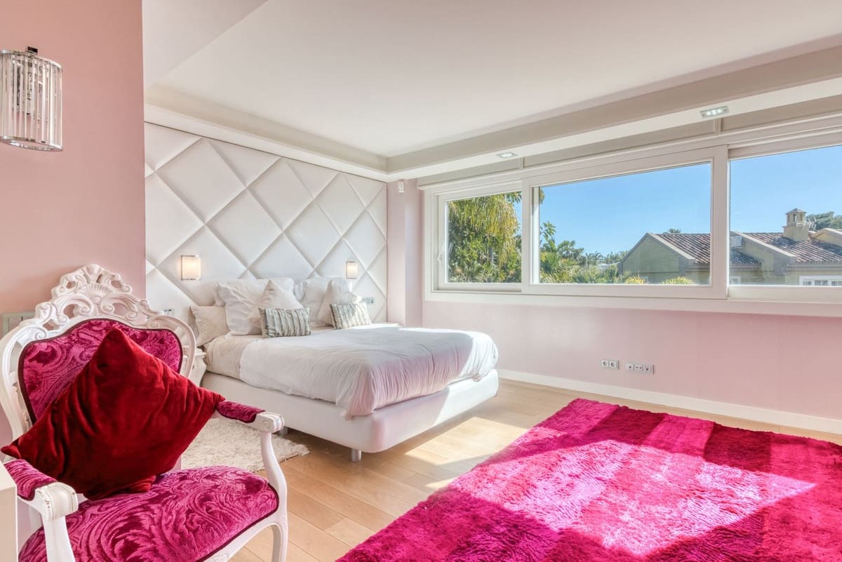 8 soverom Villa til salgs i Bahia de Marbella med svømmebasseng garasje - € 8 995 000 (Ref: 9756346)