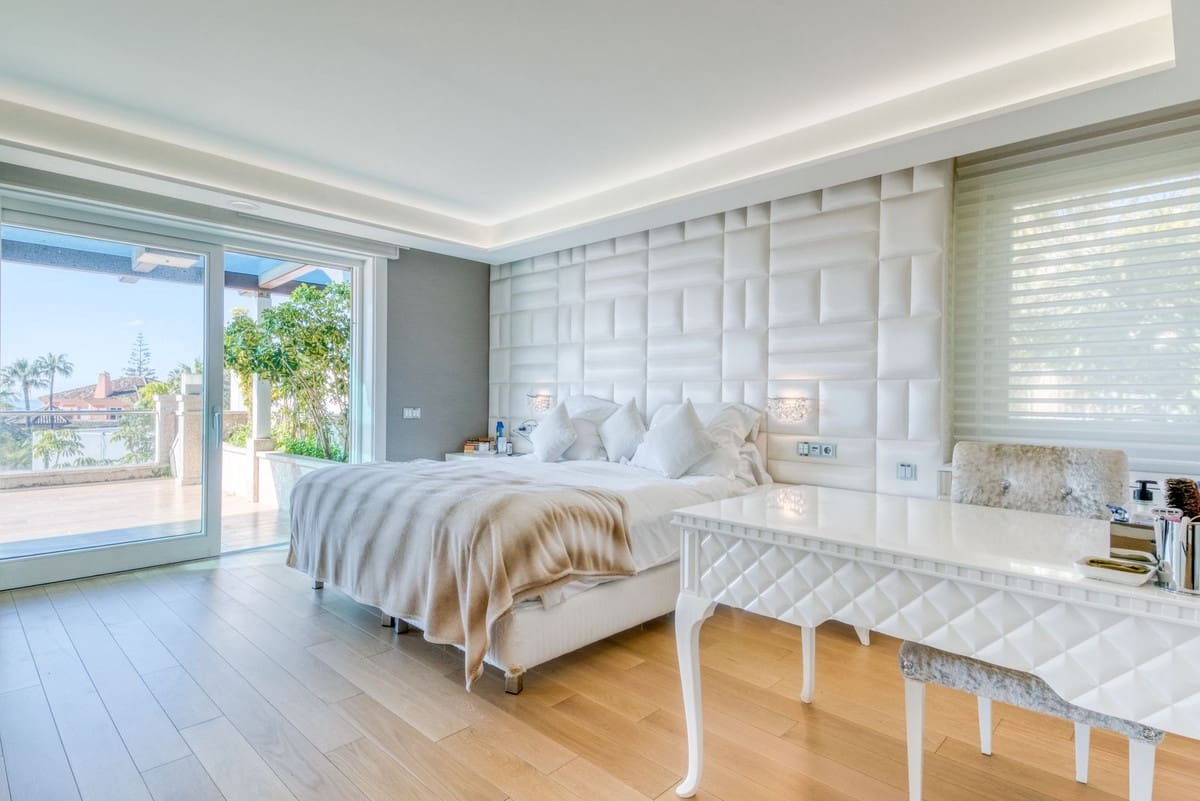 8 soverom Villa til salgs i Bahia de Marbella med svømmebasseng garasje - € 8 995 000 (Ref: 9756346)