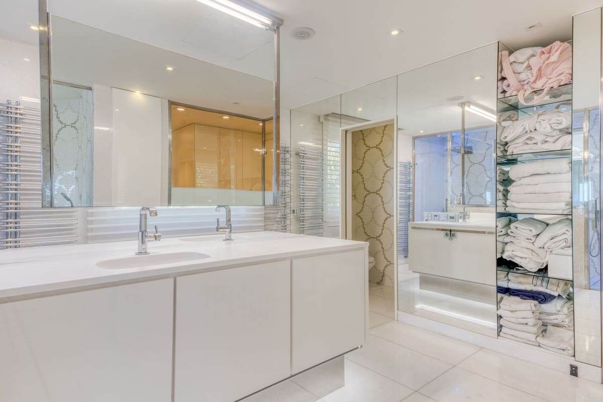 8 soverom Villa til salgs i Bahia de Marbella med svømmebasseng garasje - € 8 995 000 (Ref: 9756346)