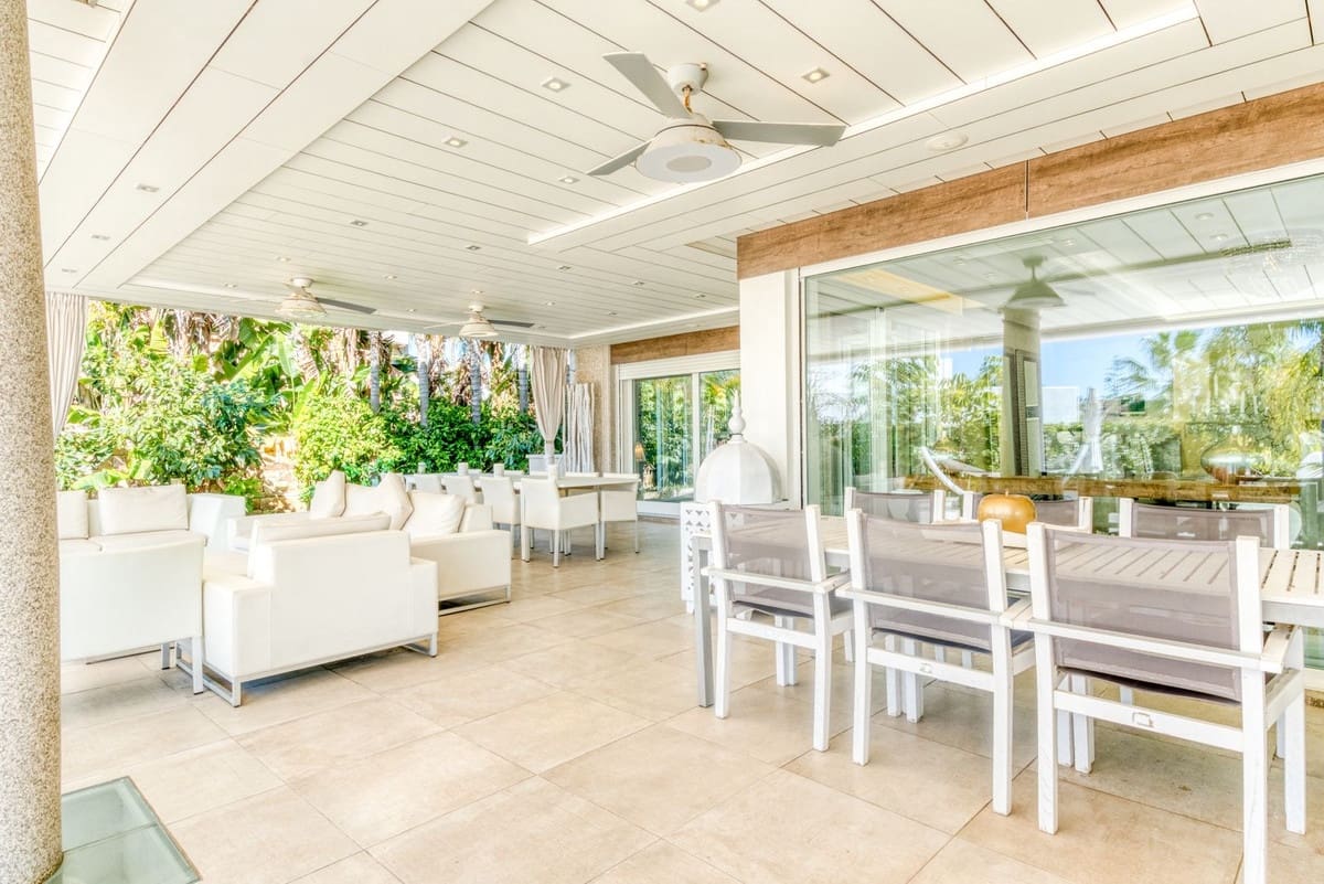 8 soverom Villa til salgs i Bahia de Marbella med svømmebasseng garasje - € 8 995 000 (Ref: 9756346)