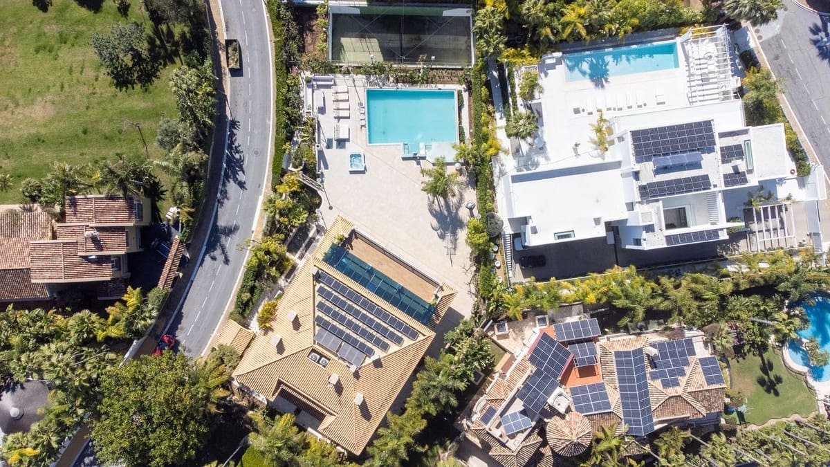 8 soverom Villa til salgs i Bahia de Marbella med svømmebasseng garasje - € 8 995 000 (Ref: 9756346)