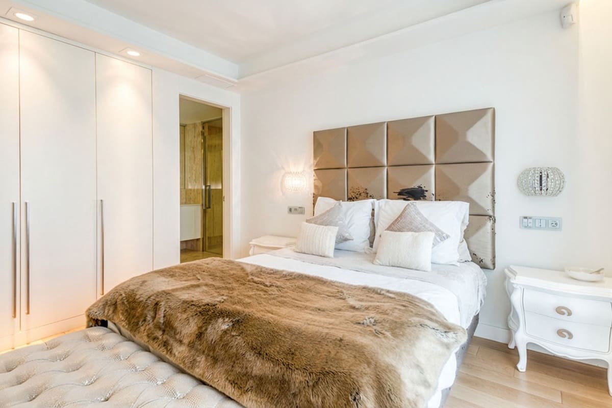 8 soverom Villa til salgs i Bahia de Marbella med svømmebasseng garasje - € 8 995 000 (Ref: 9756346)