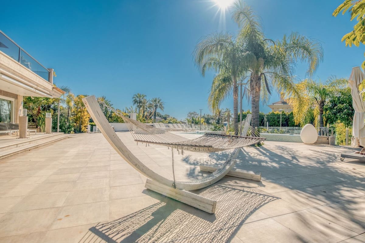 8 soverom Villa til salgs i Bahia de Marbella med svømmebasseng garasje - € 8 995 000 (Ref: 9756346)