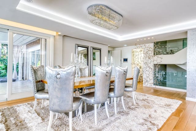 8 soverom Villa til salgs i Bahía de Marbella, Marbella med svømmebasseng garasje - € 8 995 000 (Ref: 9756346)