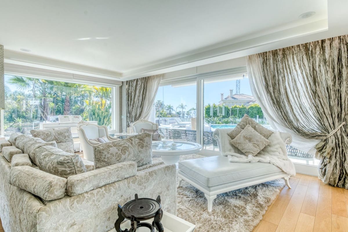 8 bedroom Villa for sale in Bahia de Marbella with pool garage - € 8,995,000 (Ref: 9756346)