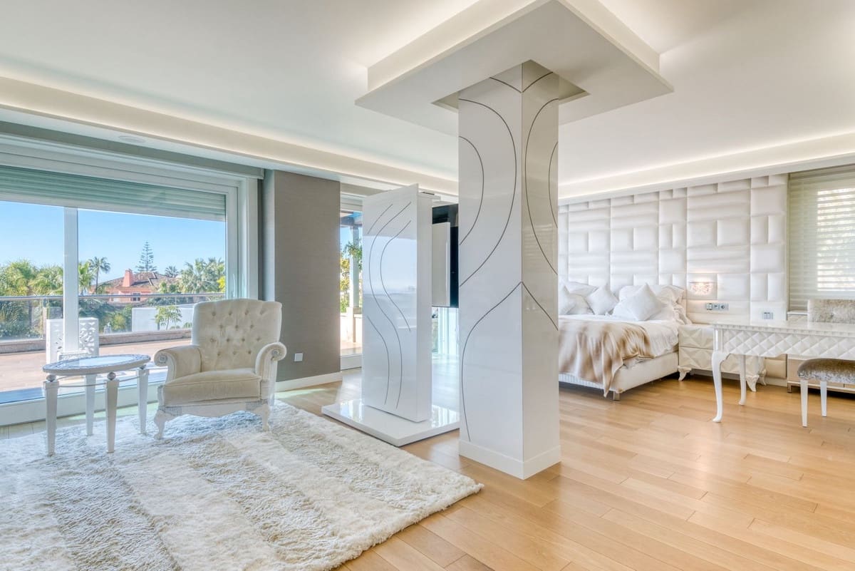 8 bedroom Villa for sale in Bahia de Marbella with pool garage - € 8,995,000 (Ref: 9756346)