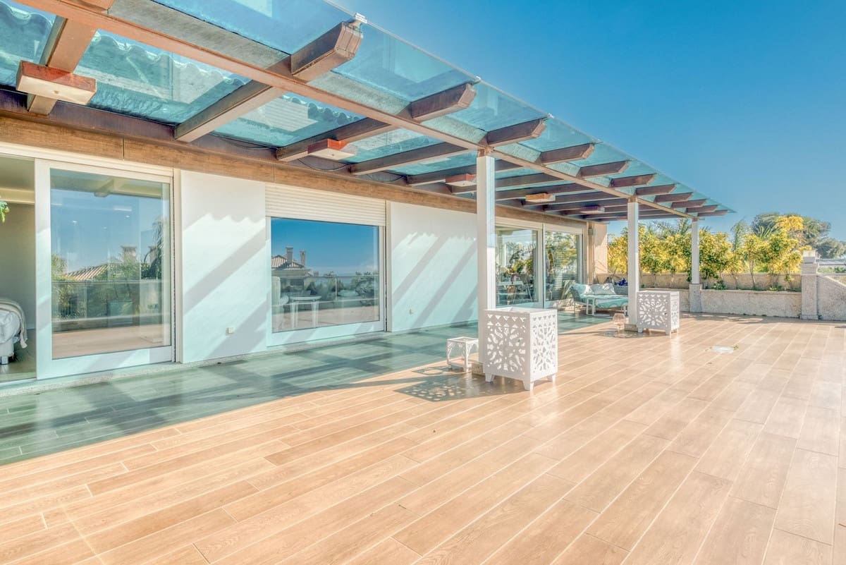 8 bedroom Villa for sale in Bahia de Marbella with pool garage - € 8,995,000 (Ref: 9756346)