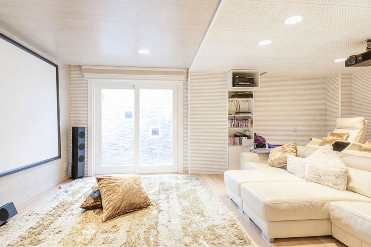 8 bedroom Villa for sale in Bahia de Marbella with pool garage - € 8,995,000 (Ref: 9756346)