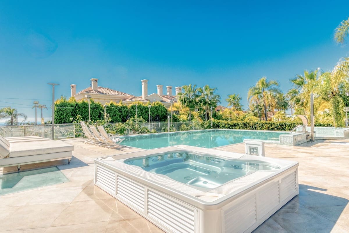 8 bedroom Villa for sale in Bahia de Marbella with pool garage - € 8,995,000 (Ref: 9756346)